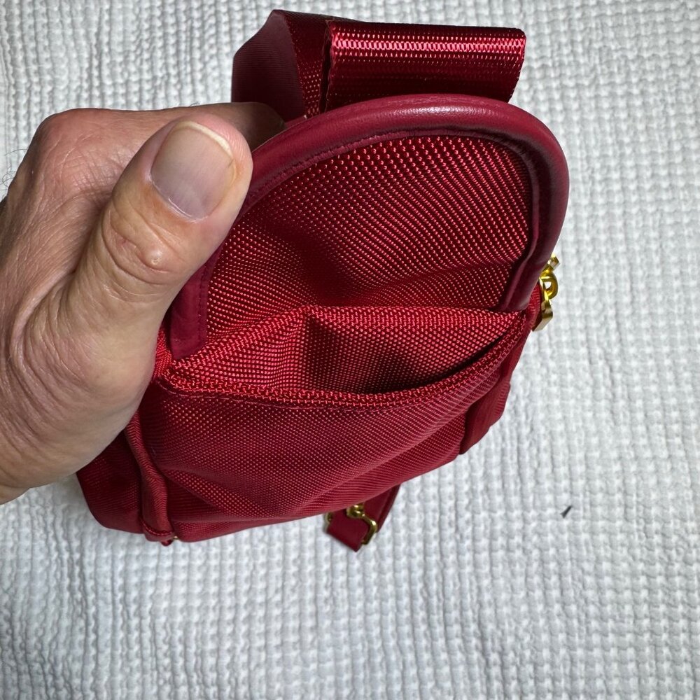 Undercrown Sun Grown Red Sling Bag By Drew Estate Adjustable Strap Gold Accents - Picture 12 of 15
